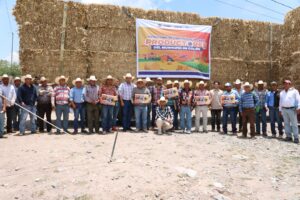 Entrega Gaspar Trueba Apoyos a 174 Productores de El Zamorano con el Programa “Campo Protegido”