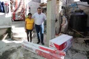Entrega Gaspar Trueba Calentadores Solares para Mejorar Economía familiar en San Ildefonso