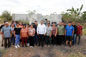 Entrega Gaspar Trueba Tinacos a Familias de La Esperanza y Anuncia Apoyos para Urecho